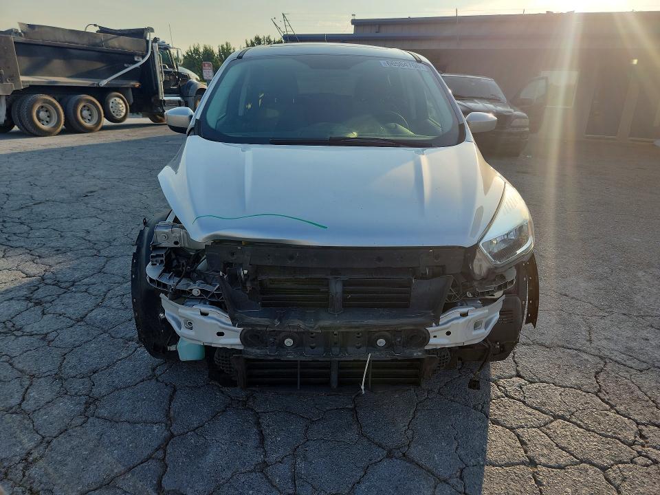 2017 Ford Escape მანქანა იყიდება აუქციონზე, vin: 1FMCU0G9XHUB67214, აუქციონის ნომერი: 66564766