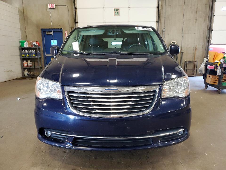 63785626 :رقم المزاد ، 2C4RC1BG8FR645153 vin ، 2015 Chrysler Town & Country مزاد بيع