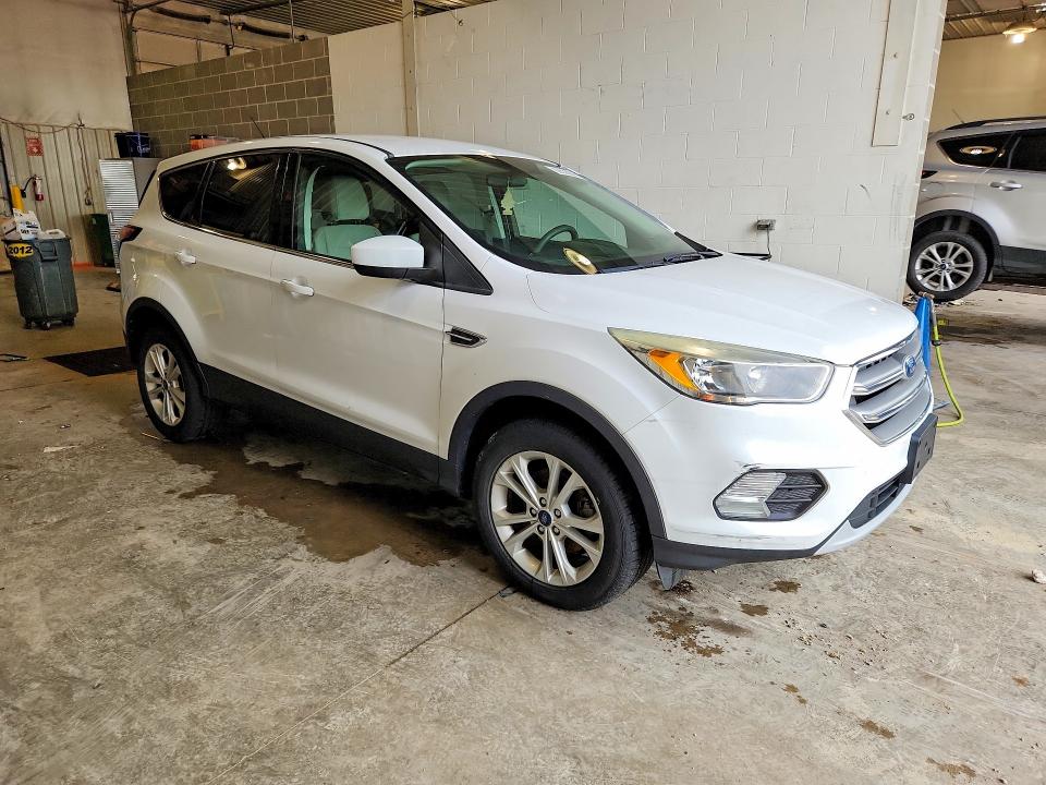 2017 Ford Escape მანქანა იყიდება აუქციონზე, vin: 1FMCU0GDXHUC25147, აუქციონის ნომერი: 63533006