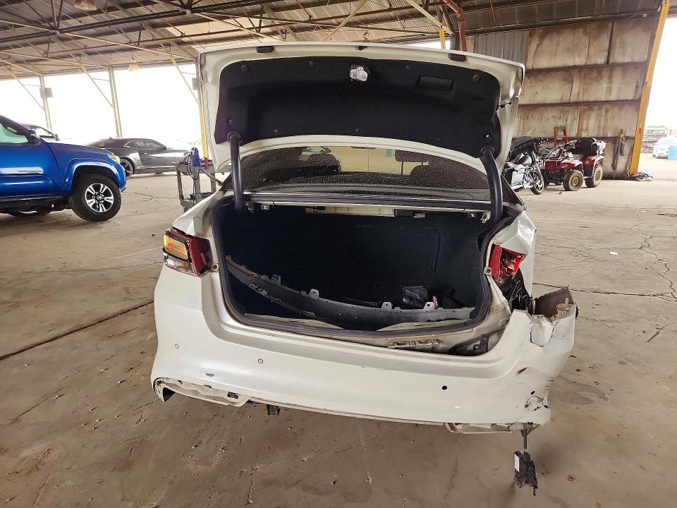 2018 Kia Optima მანქანა იყიდება აუქციონზე, vin: KNAGT4L37J5205402, აუქციონის ნომერი: 63808716