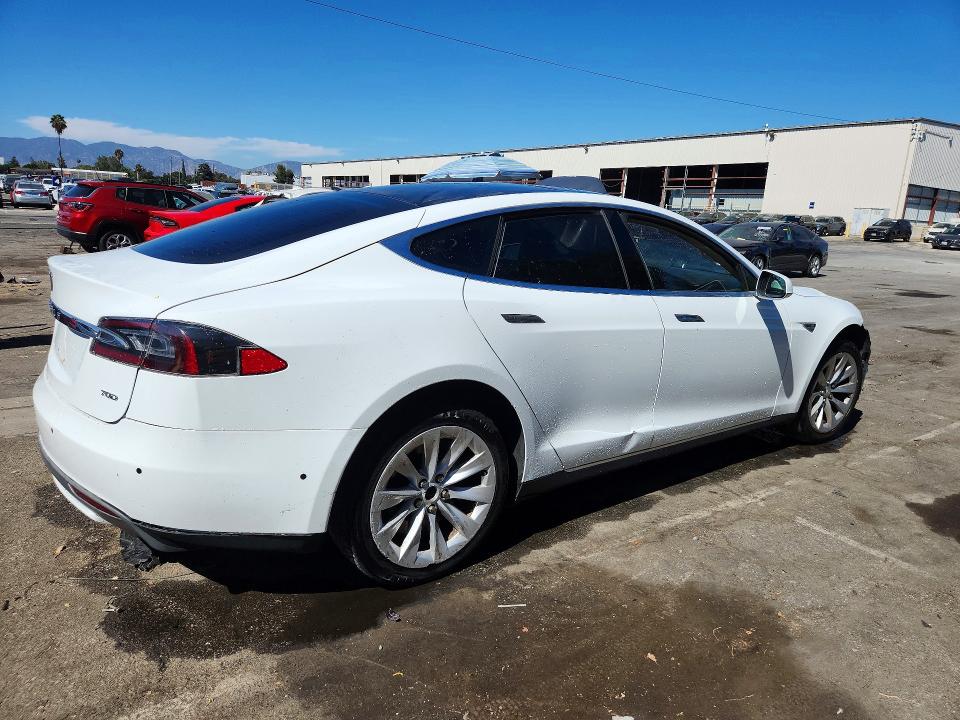 Продажа на аукционе авто 2016 Tesla Model S, vin: 5YJSA1E28GF134885, номер лота: 63940296