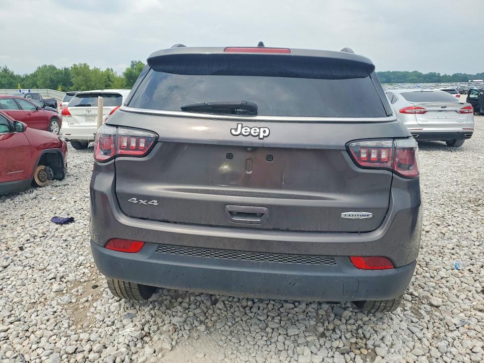 63865966 :رقم المزاد ، 3C4NJDBB9JT168314 vin ، 2018 Jeep Compass مزاد بيع