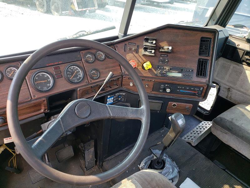 Продаж на аукціоні авто 2000 Freightliner Conventional, vin: 1FUYDDYB5YPB50575, номер лоту: 63424426