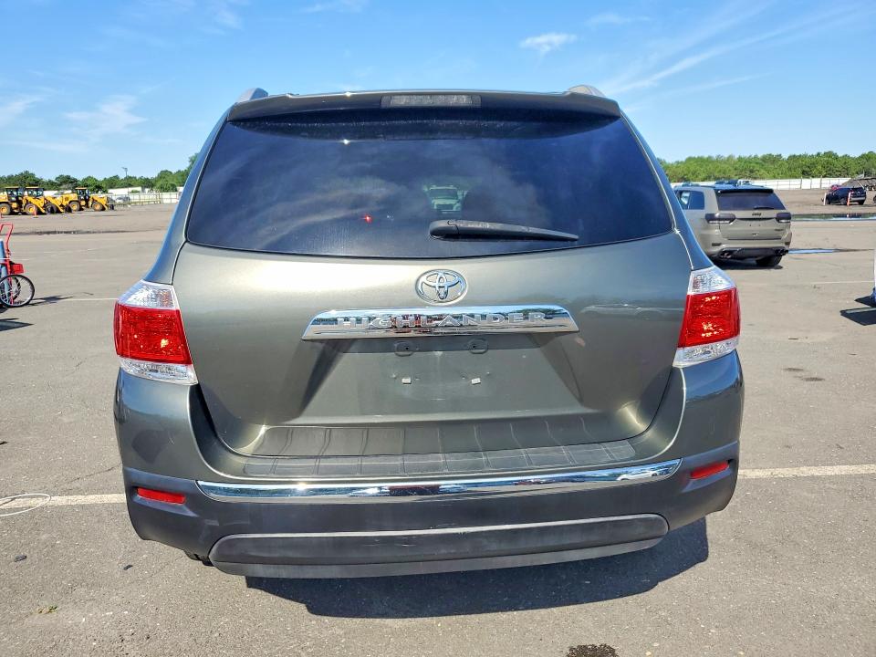2013 Toyota Highlander მანქანა იყიდება აუქციონზე, vin: 5TDZA3EH2DS035601, აუქციონის ნომერი: 63531886