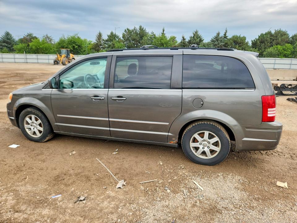 63300556 :رقم المزاد ، 2A4RR5D13AR300355 vin ، 2010 Chrysler Town & Country مزاد بيع