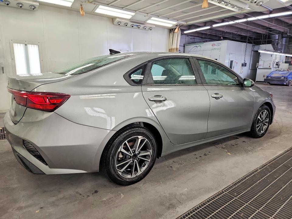 64454726 :رقم المزاد ، 3KPF24AD0NE430980 vin ، 2022 Kia Forte مزاد بيع