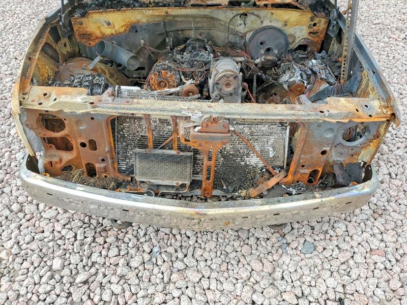 65826676 :رقم المزاد ، 3GNFK16R5WG135924 vin ، 1998 Chevrolet Suburban مزاد بيع