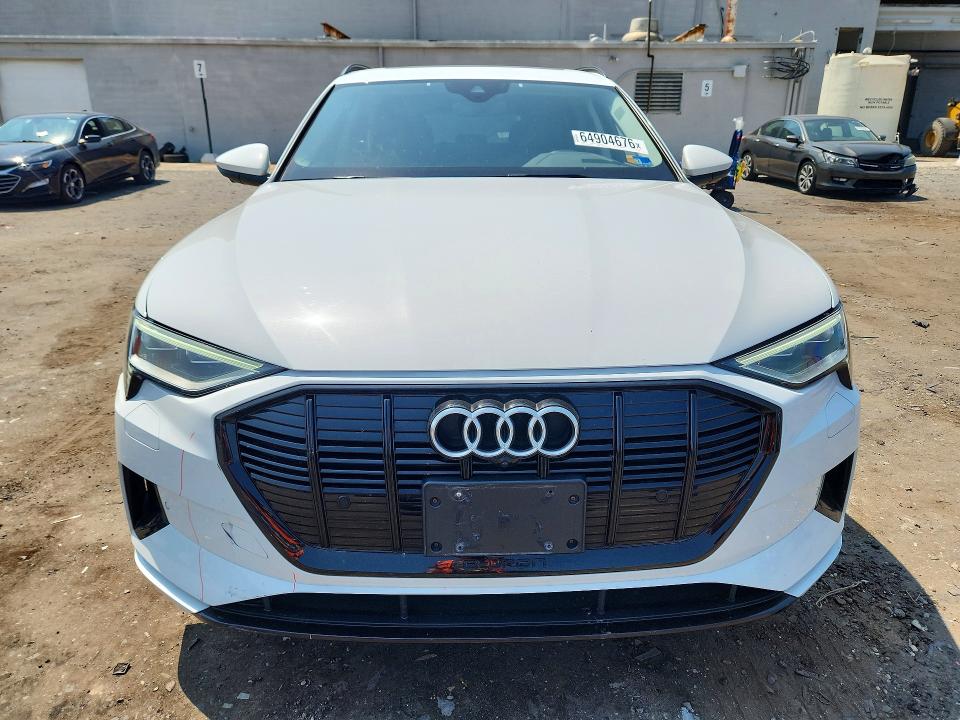 Aukcja sprzedaży 2021 Audi E-tron, vin: WA1LAAGE2MB004976, numer aukcji: 64904676