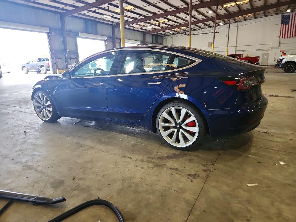 Продажа на аукционе авто 2018 Tesla Model 3, vin: 5YJ3E1EB9JF083929, номер лота: 63107556