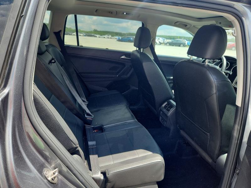 63537446 :رقم المزاد ، 3VV2B7AX3JM016796 vin ، 2018 Volkswagen Tiguan مزاد بيع