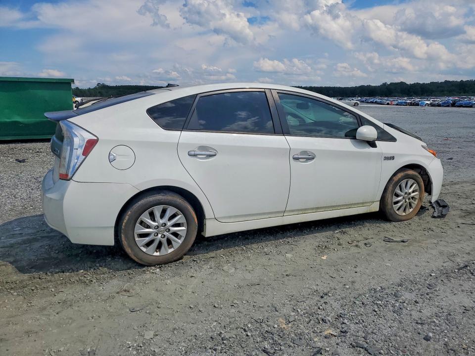 2015 Toyota Prius Plug-in Hybrid მანქანა იყიდება აუქციონზე, vin: JTDKN3DP5F3068398, აუქციონის ნომერი: 64101646