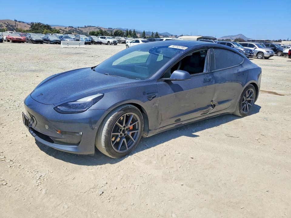 63745796 :رقم المزاد ، 5YJ3E1EA2JF124991 vin ، 2018 Tesla Model 3 مزاد بيع