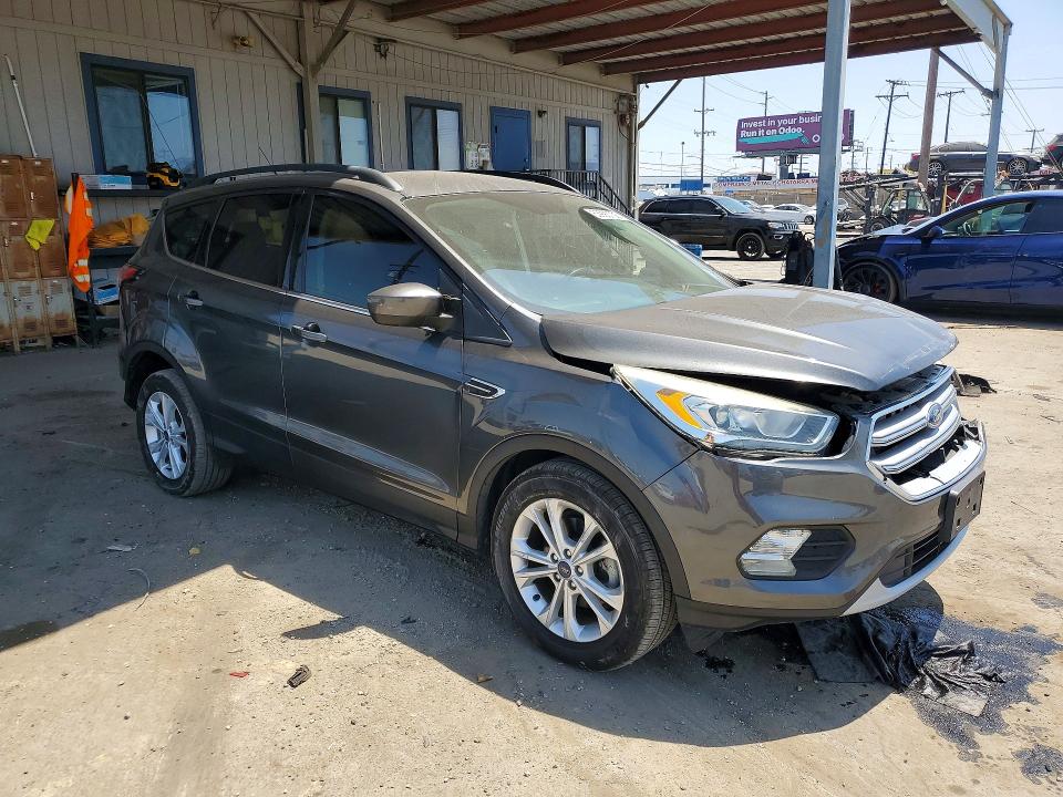 2017 Ford Escape მანქანა იყიდება აუქციონზე, vin: 1FMCU0GD5HUC88043, აუქციონის ნომერი: 63993706