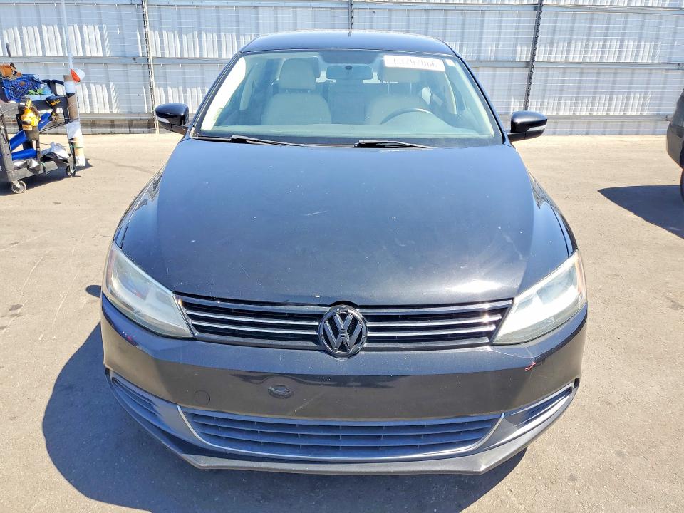 63797066 :رقم المزاد ، 3VWD17AJ5EM370313 vin ، 2014 Volkswagen Jetta مزاد بيع