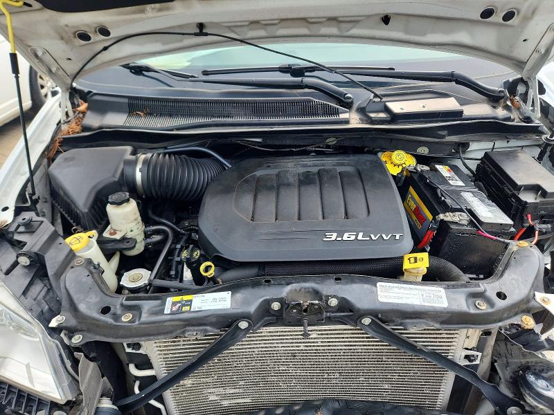 64475856 :رقم المزاد ، 2C4RC1BG7FR617814 vin ، 2015 Chrysler Town & Country مزاد بيع