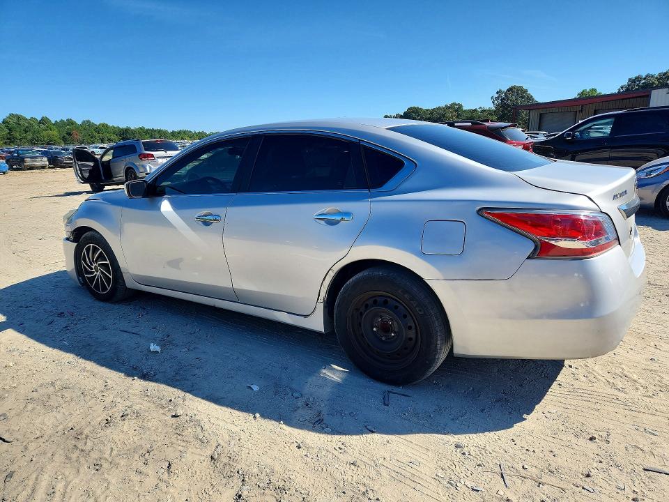 2015 Nissan Altima მანქანა იყიდება აუქციონზე, vin: 1N4AL3AP2FN335240, აუქციონის ნომერი: 64375926
