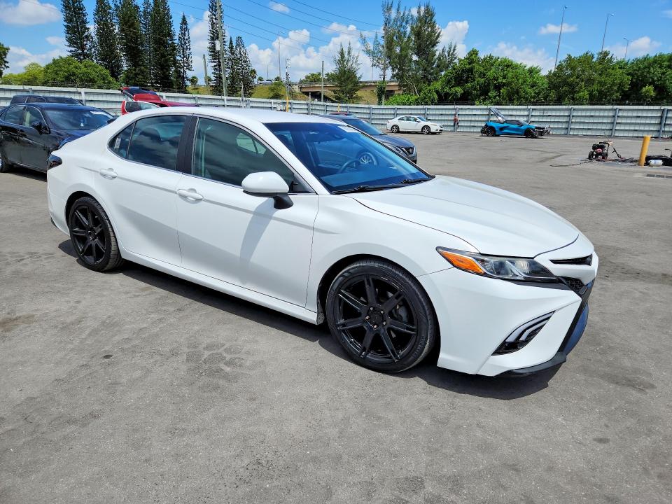 66035436 :رقم المزاد ، 4T1B11HK9JU047583 vin ، 2018 Toyota Camry مزاد بيع