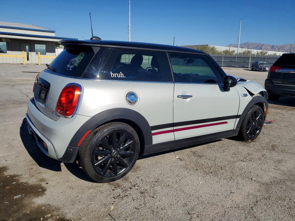 2016 Mini Cooper მანქანა იყიდება აუქციონზე, vin: WMWXP7C50G2A42564, აუქციონის ნომერი: 63212166