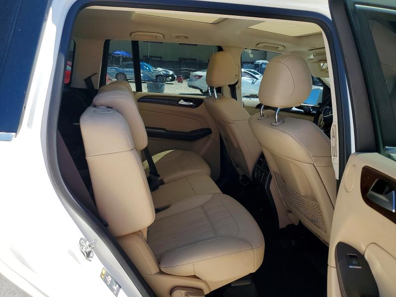 63939286 :رقم المزاد ، 4JGDF6EE1JB072561 vin ، 2018 Mercedes-benz Gls مزاد بيع