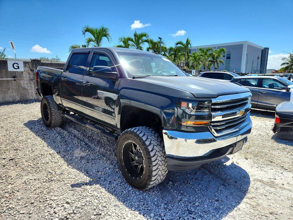 Продаж на аукціоні авто 2018 Chevrolet Silverado, vin: 3GCUKREC6JG157872, номер лоту: 64732676