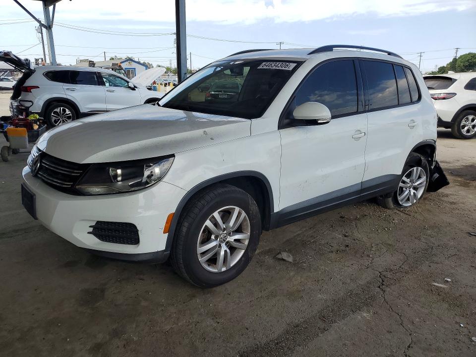 2015 Volkswagen Tiguan მანქანა იყიდება აუქციონზე, vin: WVGAV7AX7FW564031, აუქციონის ნომერი: 64634306