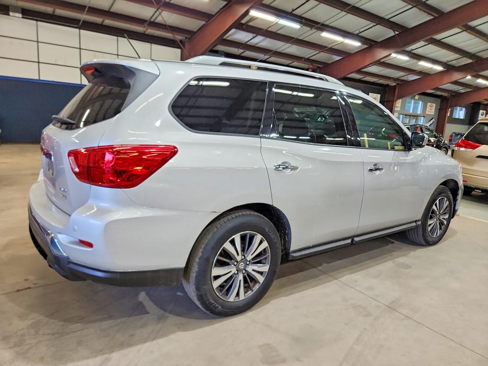 Продаж на аукціоні авто 2017 Nissan Pathfinder, vin: 5N1DR2MM1HC670100, номер лоту: 64742426