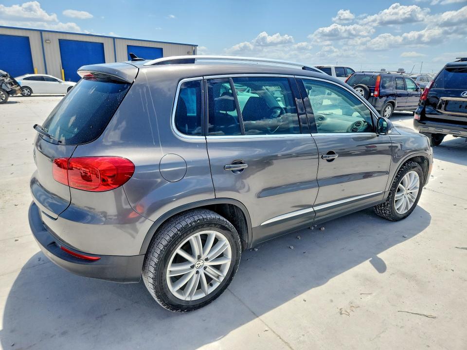 Продаж на аукціоні авто 2016 Volkswagen Tiguan, vin: WVGAV7AX2GW523209, номер лоту: 64393676