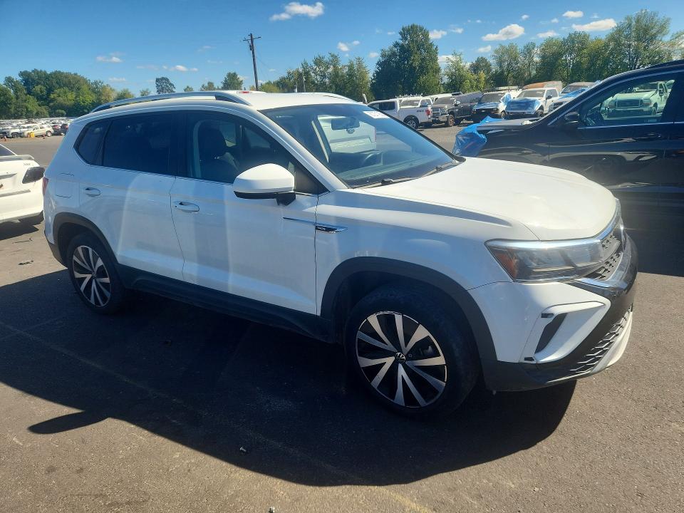 67271956 :رقم المزاد ، 3VVWX7B28NM043102 vin ، 2022 Volkswagen Taos مزاد بيع