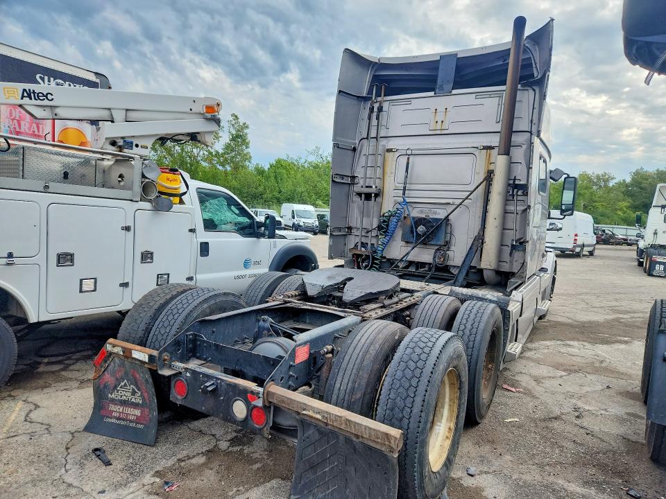 66579486 :رقم المزاد ، 4V4NC9EHXFN180314 vin ، 2015 Volvo Vn مزاد بيع