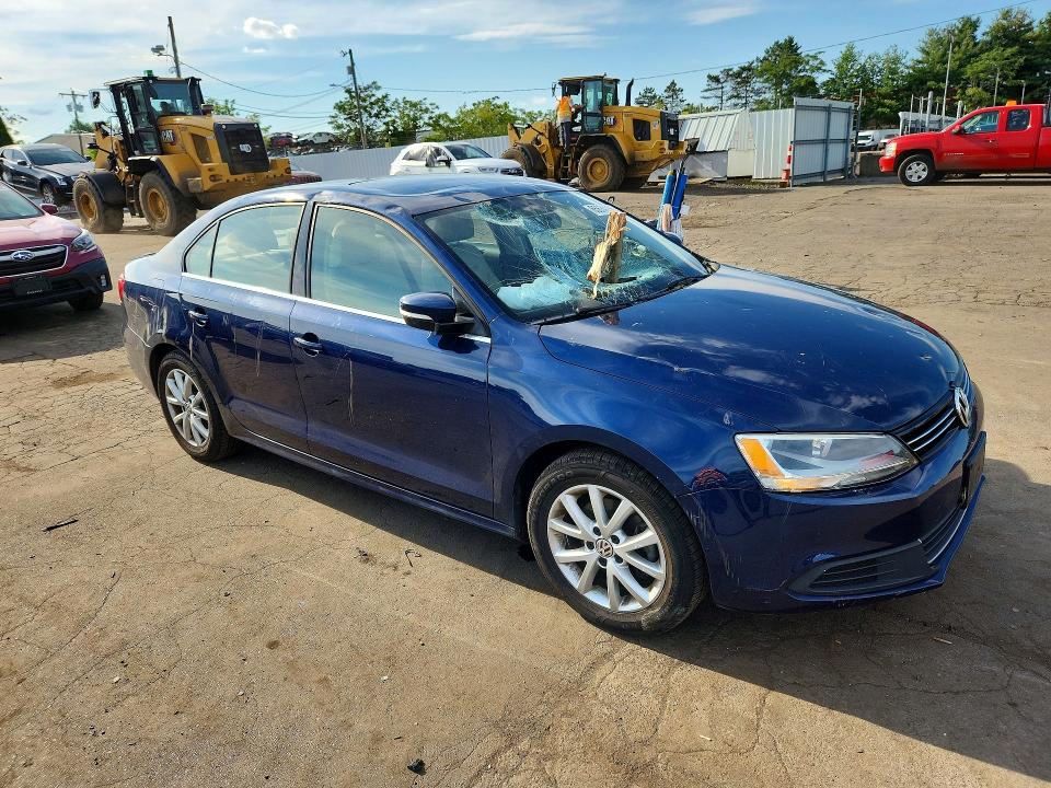 65634956 :رقم المزاد ، 3VWB17AJ1EM409857 vin ، 2014 Volkswagen Jetta مزاد بيع