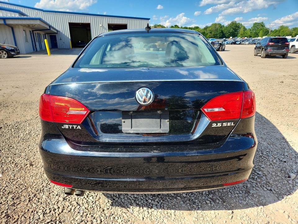 63900976 :رقم المزاد ، 3VWLX7AJ7DM389731 vin ، 2013 Volkswagen Jetta مزاد بيع