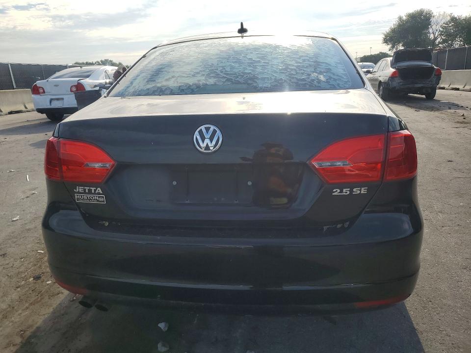 65401186 :رقم المزاد ، 3VWDX7AJ9DM353947 vin ، 2013 Volkswagen Jetta مزاد بيع