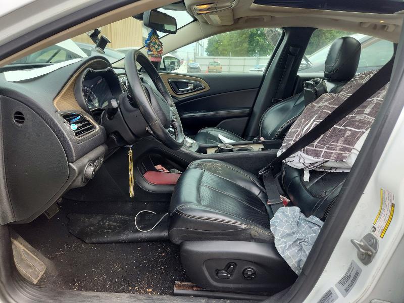 65463066 :رقم المزاد ، 1C3CCCCG6FN528074 vin ، 2015 Chrysler 200 مزاد بيع