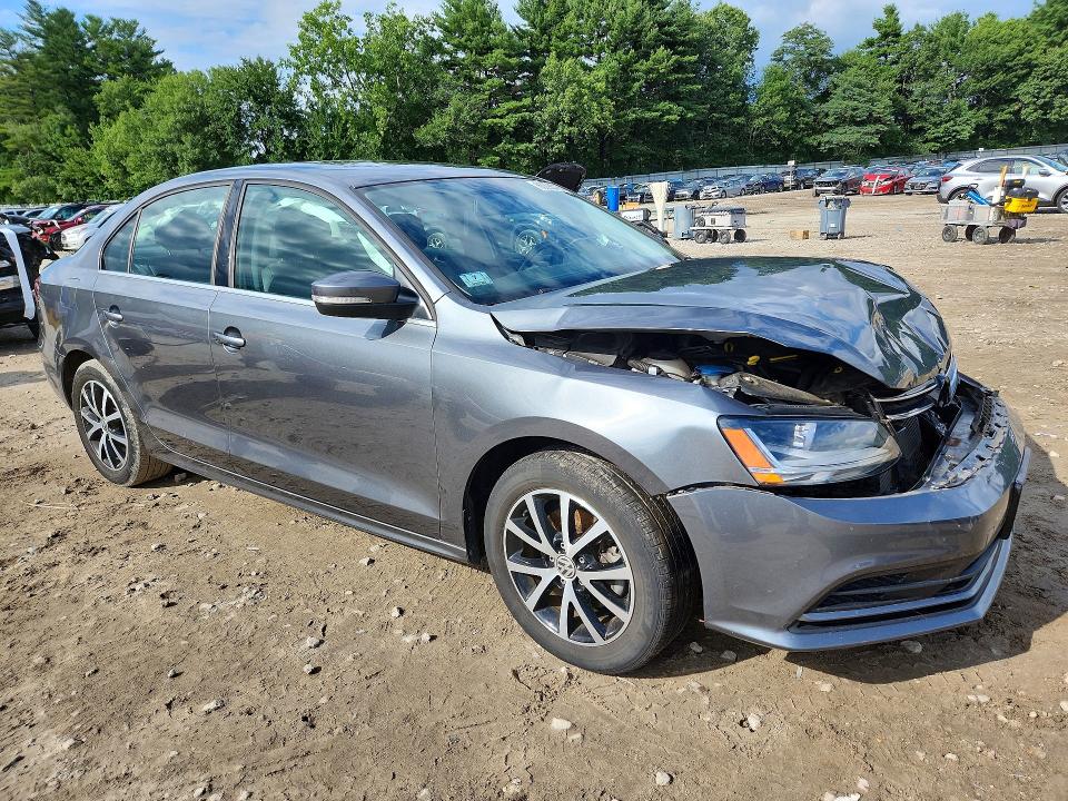 63098716 :رقم المزاد ، 3VWDB7AJ0HM315818 vin ، 2017 Volkswagen Jetta مزاد بيع