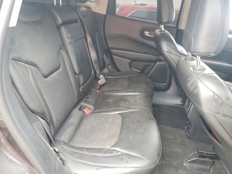 63865966 :رقم المزاد ، 3C4NJDBB9JT168314 vin ، 2018 Jeep Compass مزاد بيع