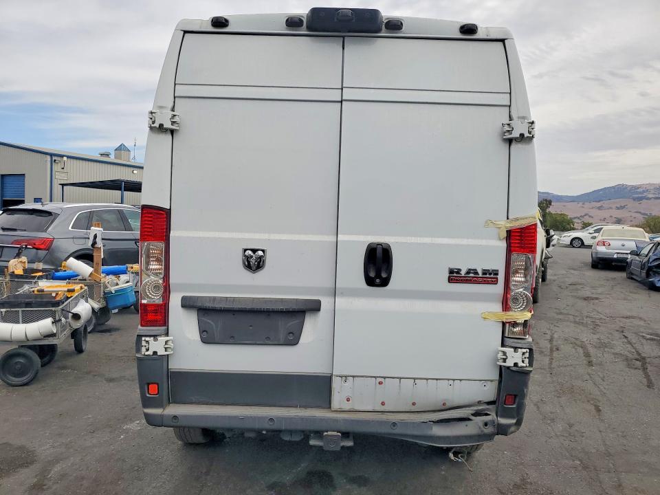 65792956 :رقم المزاد ، 3C6TRVCG5FE518928 vin ، 2015 Ram Promaster 2500 مزاد بيع