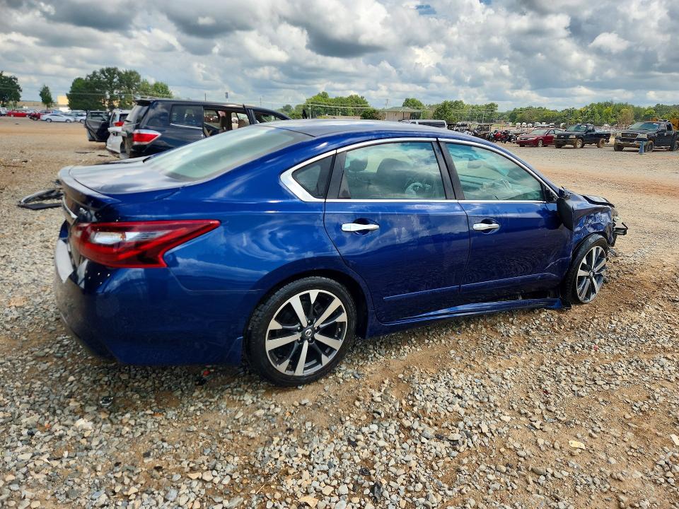 2017 Nissan Altima მანქანა იყიდება აუქციონზე, vin: 1N4AL3AP1HC498427, აუქციონის ნომერი: 63561866
