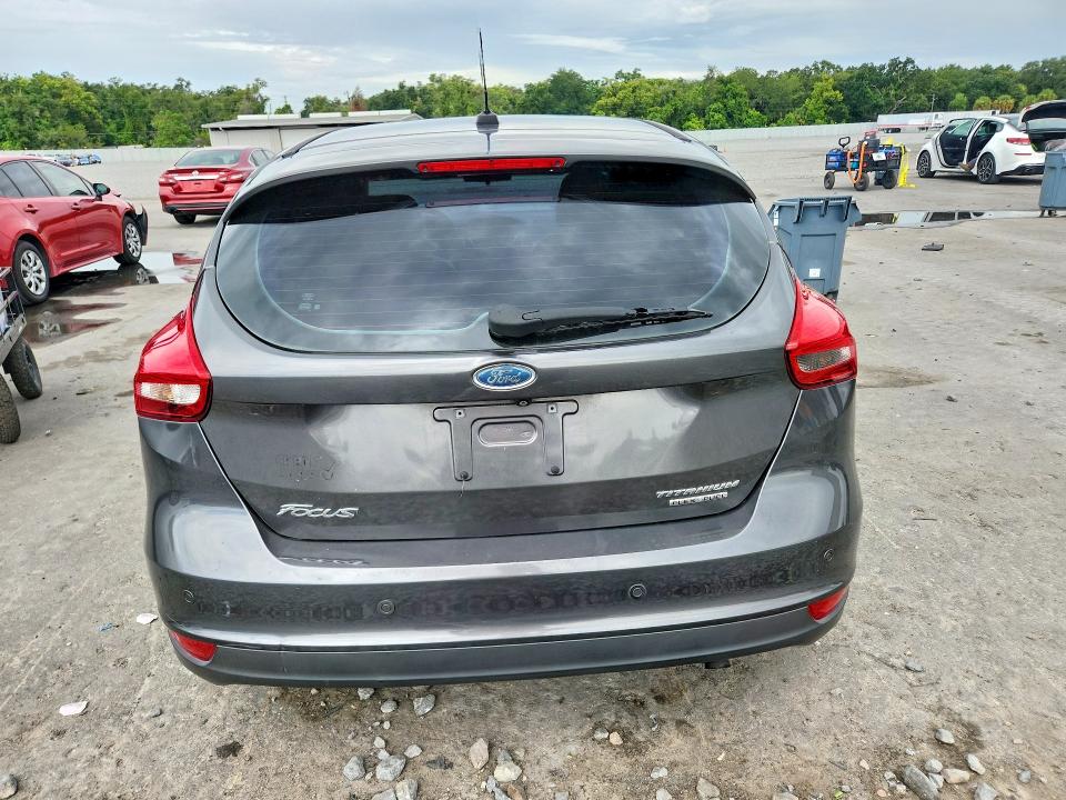 63664246 :رقم المزاد ، 1FADP3N20FL215304 vin ، 2015 Ford Focus مزاد بيع
