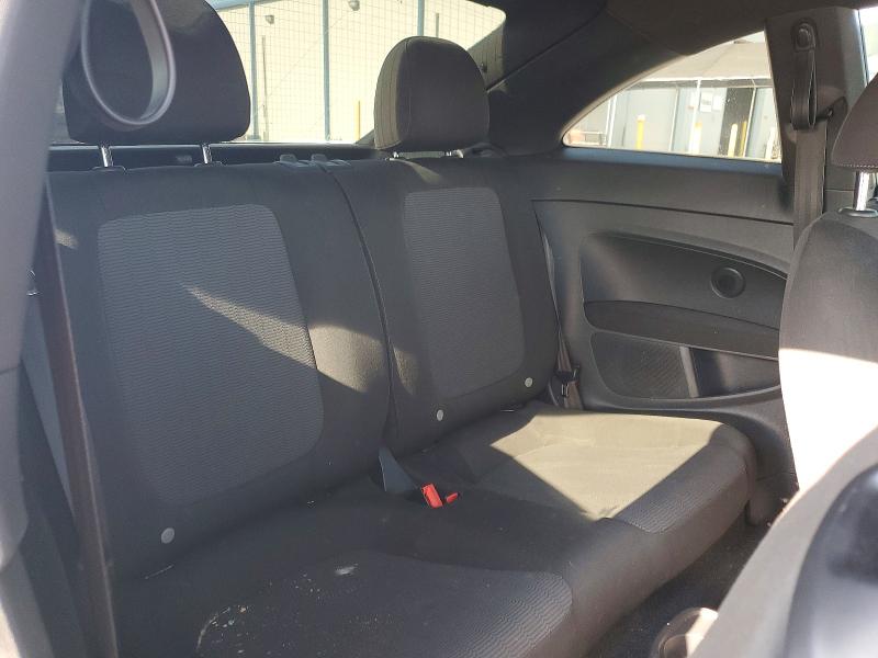 64239026 :رقم المزاد ، 3VWF17AT6EM642555 vin ، 2014 Volkswagen Beetle مزاد بيع