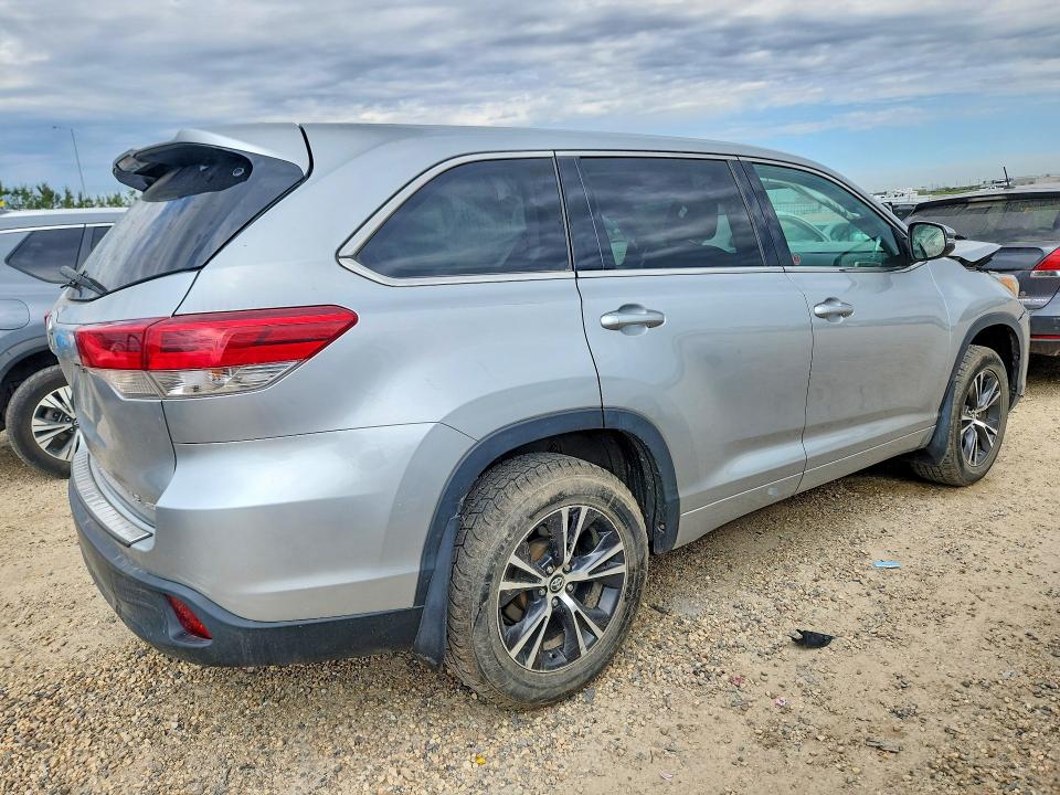 Продаж на аукціоні авто 2018 Toyota Highlander, vin: 5TDBZRFH9JS834346, номер лоту: 64823886