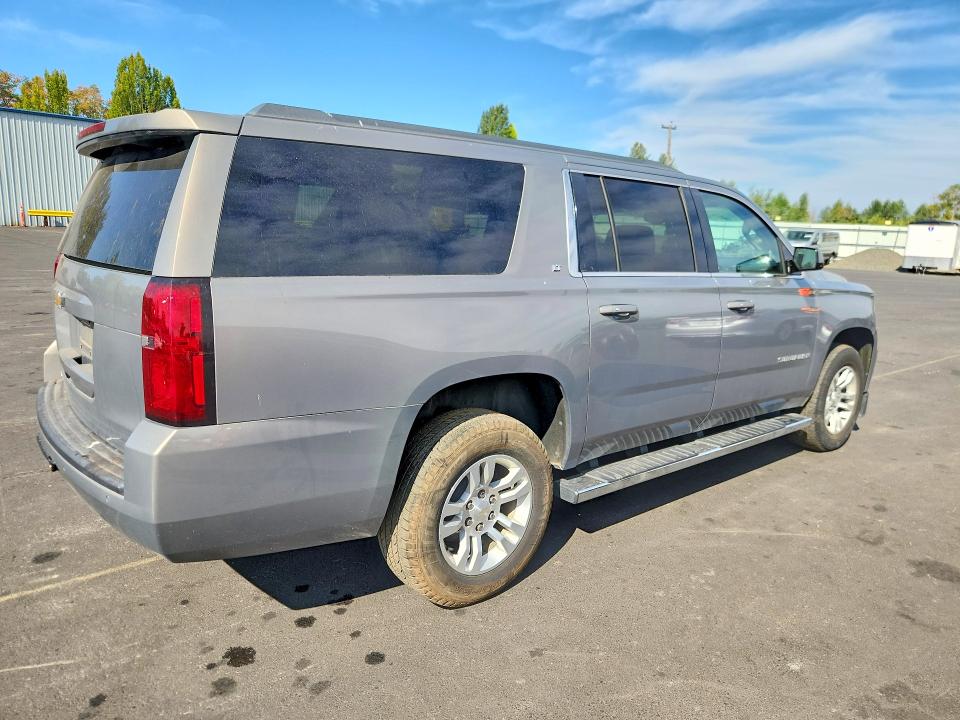 2018 Chevrolet Suburban მანქანა იყიდება აუქციონზე, vin: 1GNSKHKC2JR295308, აუქციონის ნომერი: 64839216
