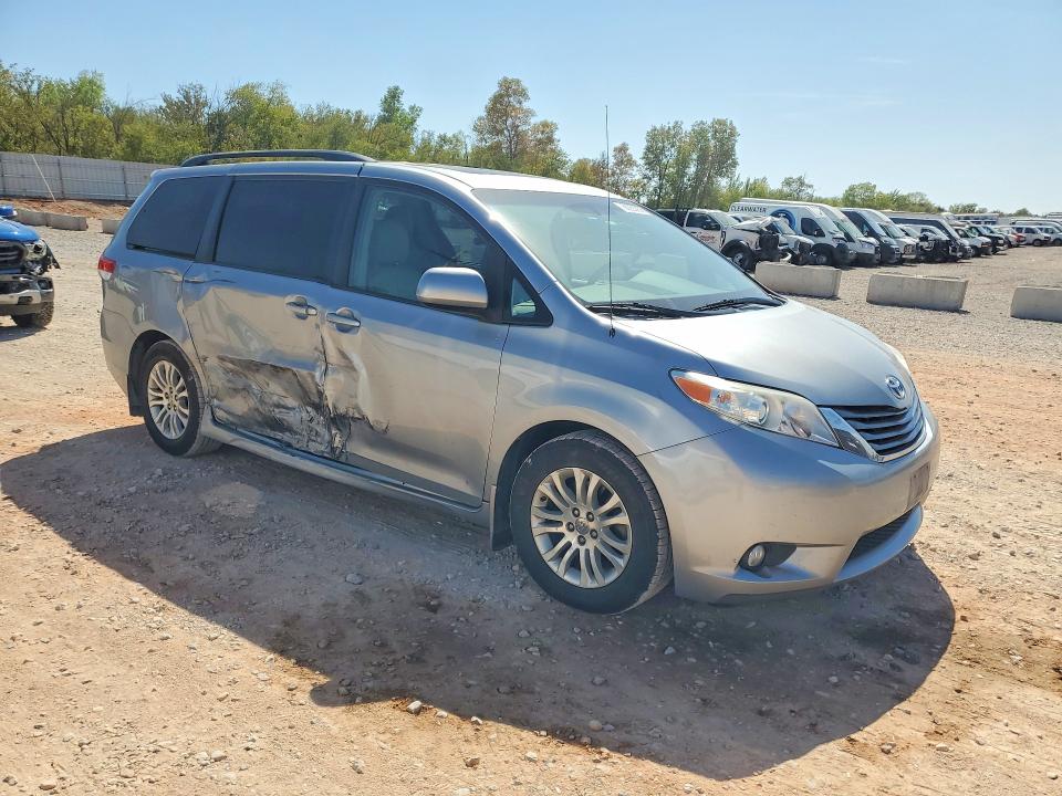 65055936 :رقم المزاد ، 5TDYK3DC9DS333514 vin ، 2013 Toyota Sienna مزاد بيع