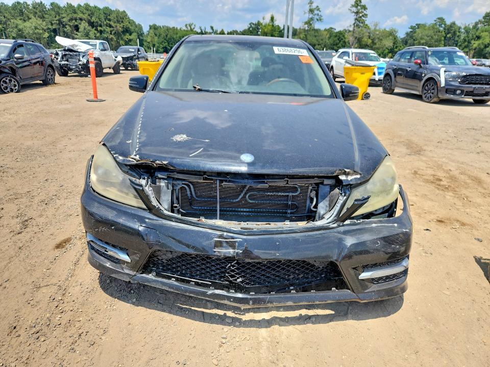 Продажа на аукционе авто 2012 Mercedes-benz C, vin: WDDGF4HB7CR220879, номер лота: 63868296