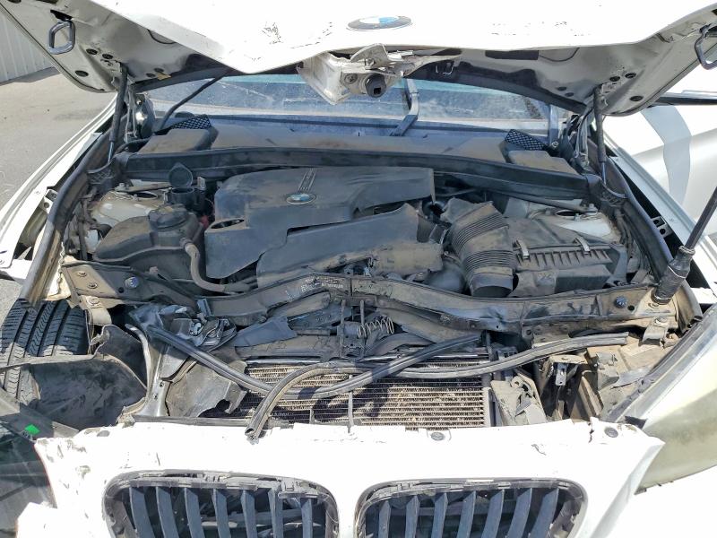 64513116 :رقم المزاد ، WBAVM1C5XFV315243 vin ، 2015 Bmw X1 مزاد بيع