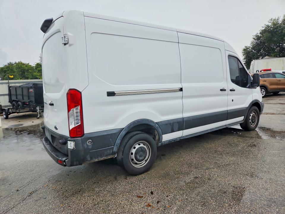 63948356 :رقم المزاد ، 1FTYR2CM6JKA48689 vin ، 2018 Ford Transit مزاد بيع