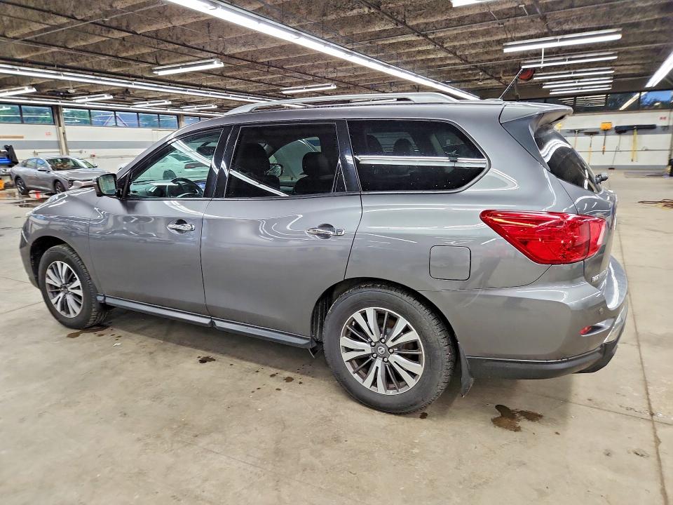 Продажа на аукционе авто 2017 Nissan Pathfinder, vin: 5N1DR2MM0HC689026, номер лота: 64798416