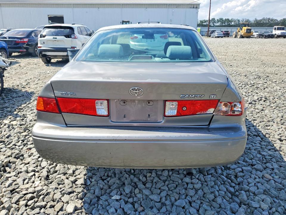 63962986 :رقم المزاد ، JT2BG22KX10546281 vin ، 2001 Toyota Camry مزاد بيع
