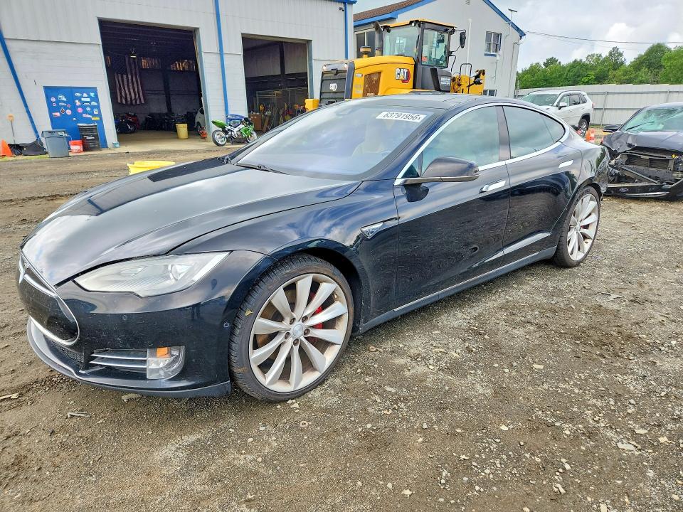 63791956 :رقم المزاد ، 5YJSA1H27EFP66110 vin ، 2014 Tesla Model S مزاد بيع