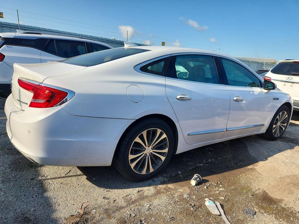 65205446 :رقم المزاد ، 1G4ZP5SS3HU135665 vin ، 2017 Buick Lacrosse مزاد بيع