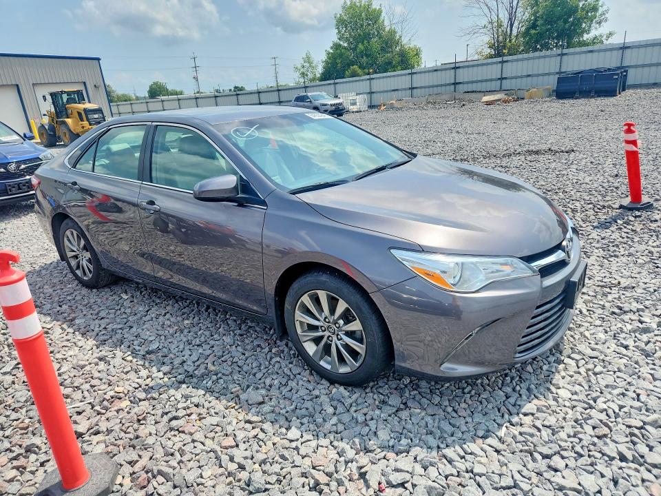 64554246 :رقم المزاد ، 4T4BF1FK4FR467155 vin ، 2015 Toyota Camry مزاد بيع